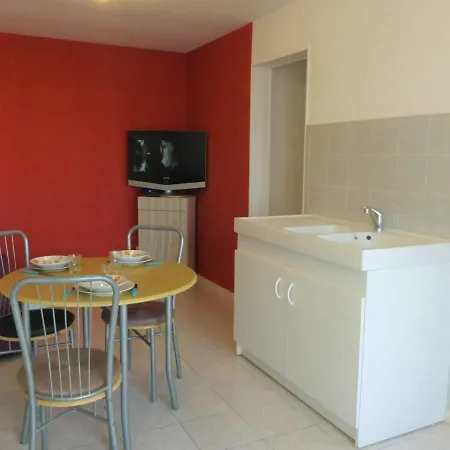 Maison Le Fenouiller, 2 Pieces, 3 Personnes - Fr-1-224-778 *
